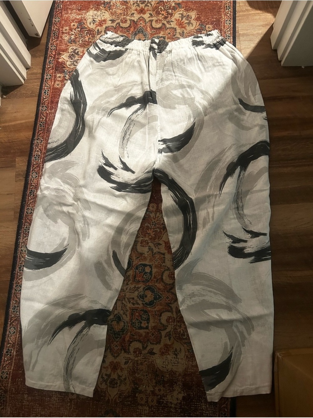 Made In Italy Linen Relaxed Wide Leg Pants in White & Black Brushprint - Picture 3 of 7